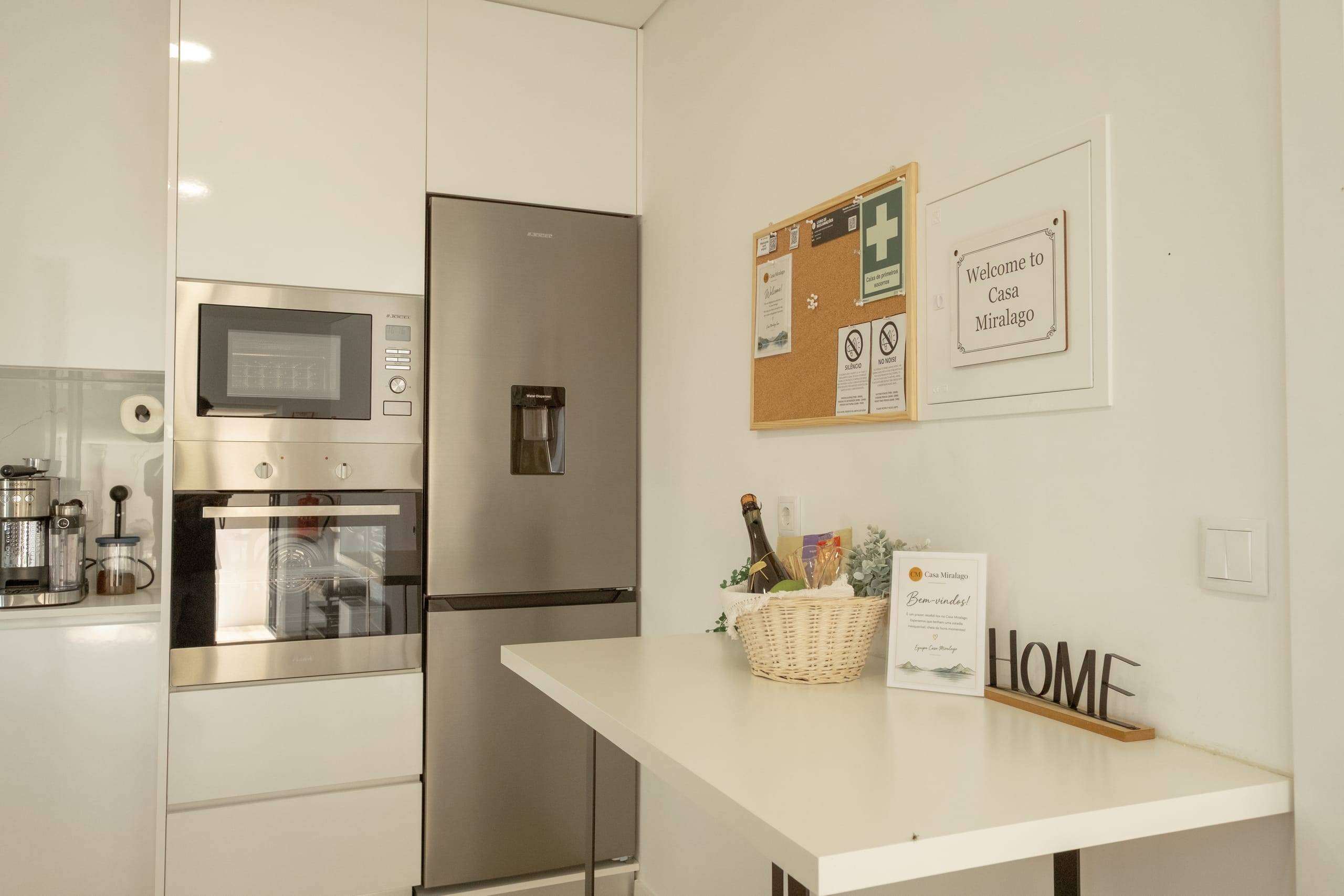 Kitchen with fridge, oven and welcome basket