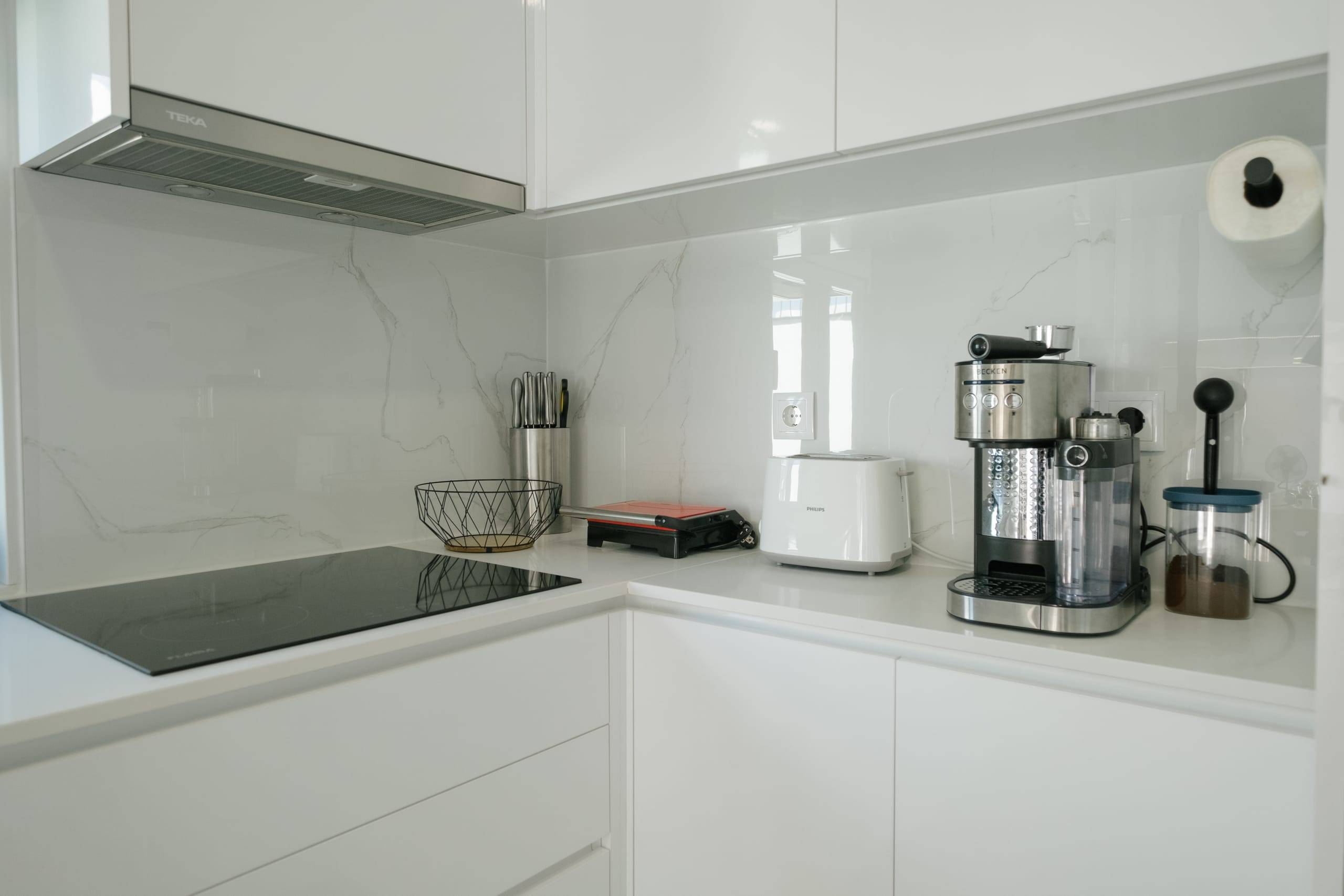 Kitchen counter with induction hob and coffee machine