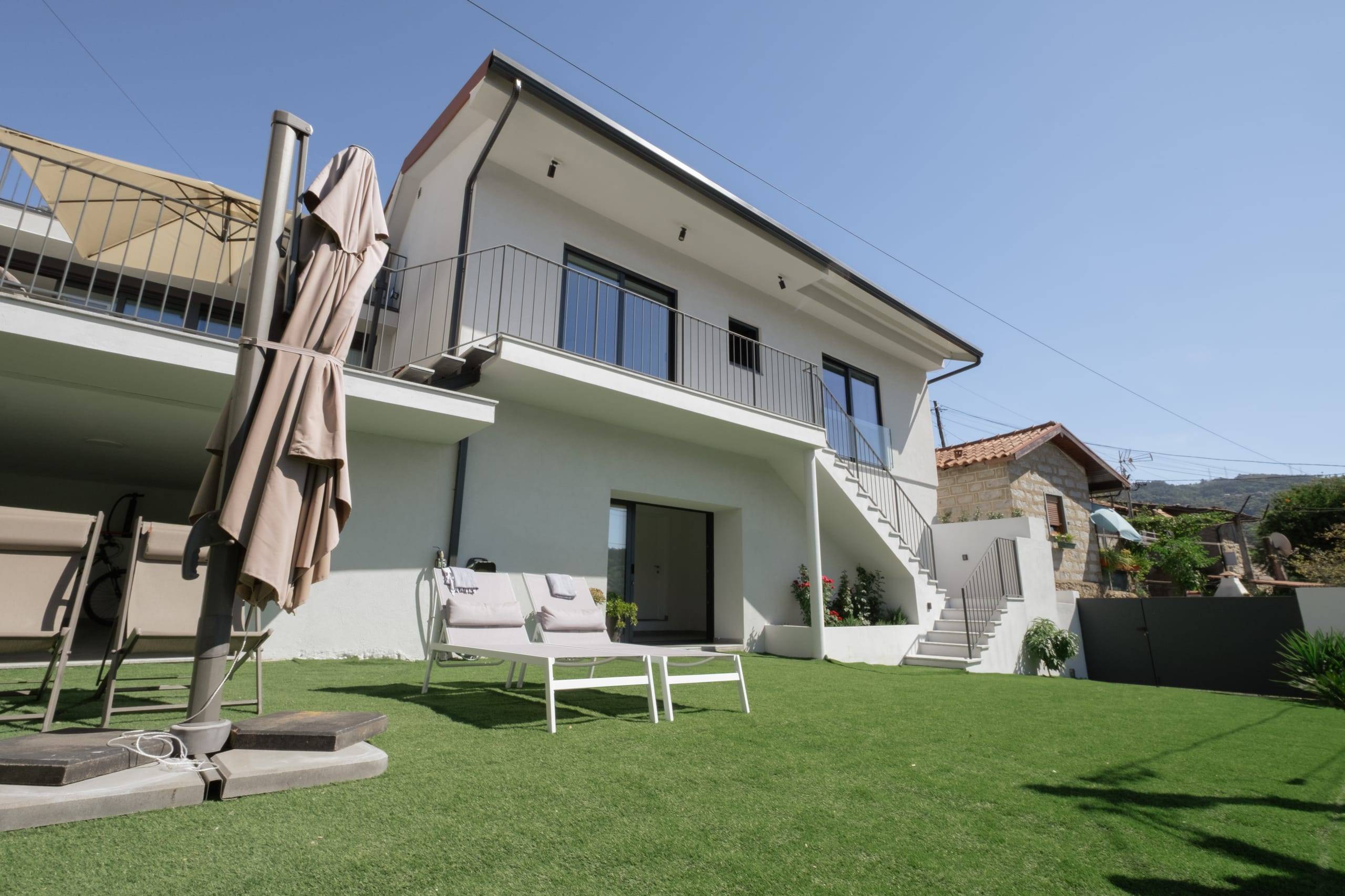 Casa Miralago façade and lawn with seating area